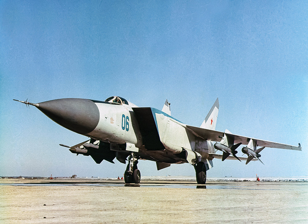 The MiG-25 Terrified The West Until A Defector Exposed Its True Nature ...