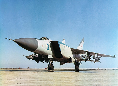 The MiG-25 Terrified the West Until A Defector Exposed its True Nature