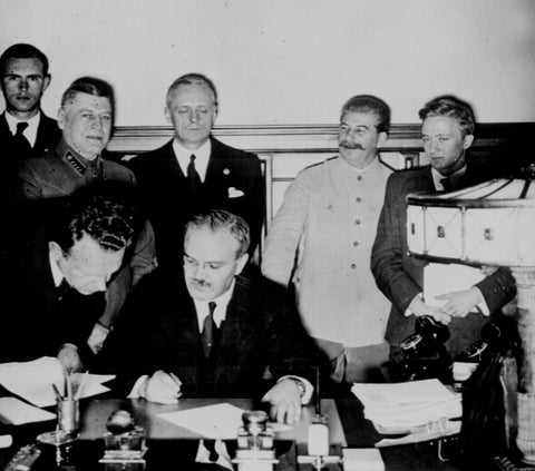 The British Blunders That Led the Soviets to Make a Deal With the Germans