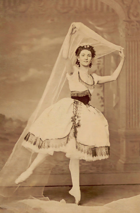 The Most Popular Dancer of Her Era, She Once Shared the Stage With Buffalo Bill